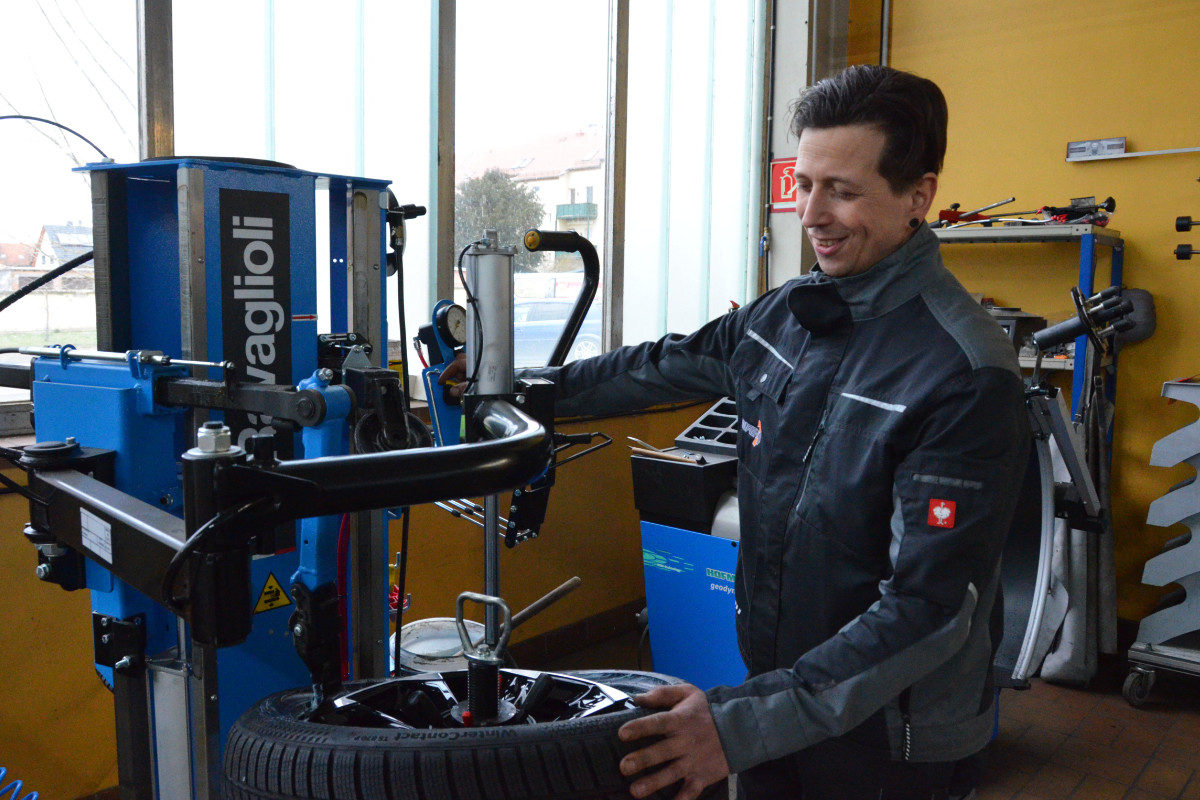 Radwechsel im Autohaus Friedel